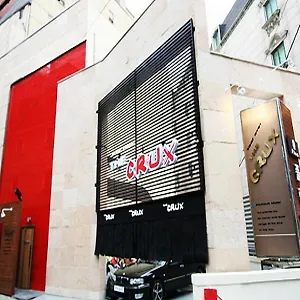 Crux Hotel
