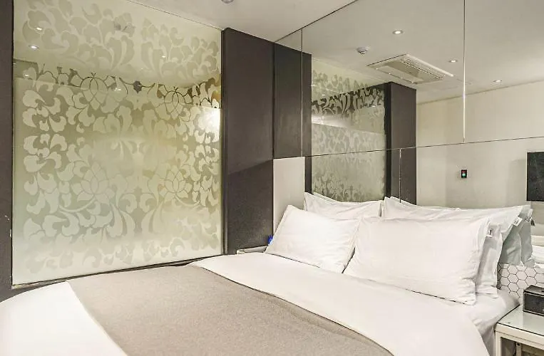 Hotel Amare Inčchon 3*,